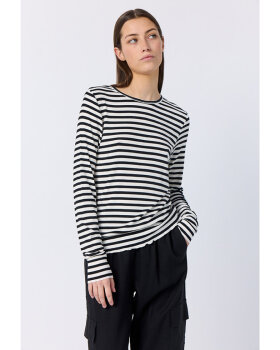 LR-IKA 11 T-SHIRT - LEVETE ROOM